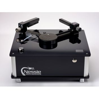 Nessie Vinylmaster-II Reference with opened arms