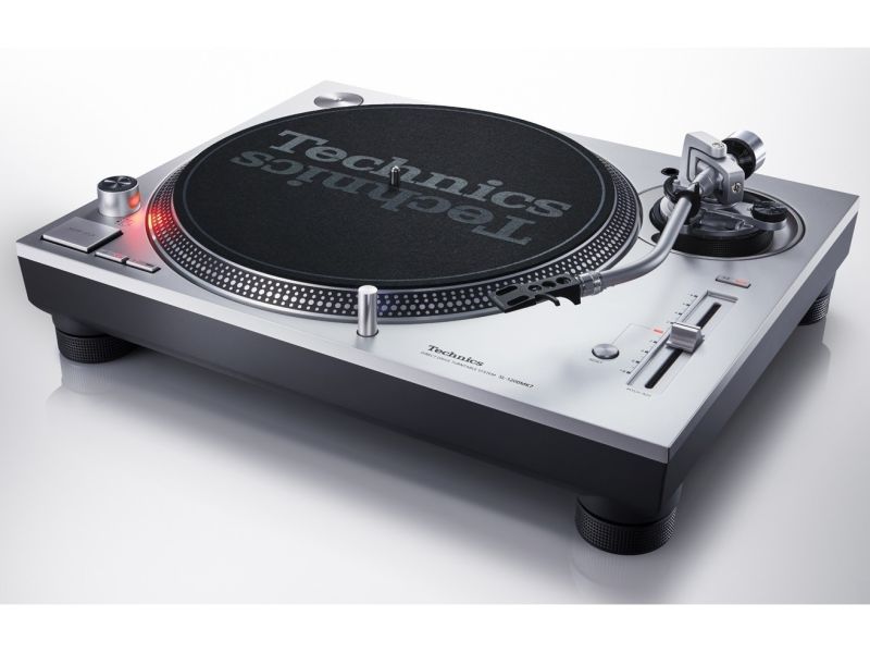 Technics SL-1200mk7 silver