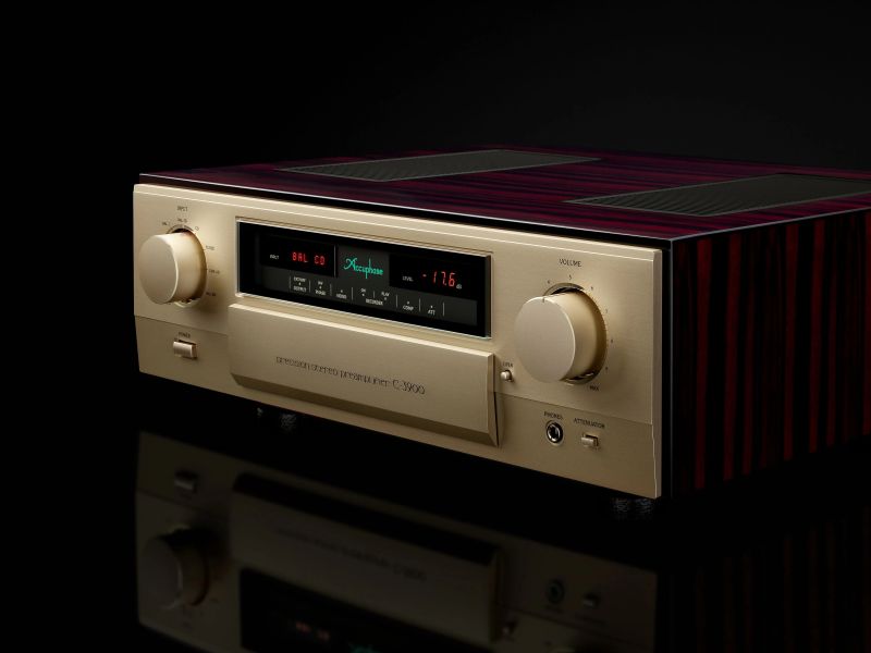 Accuphase C-3900