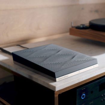 Bowers & Wilkins Formation Audio on table